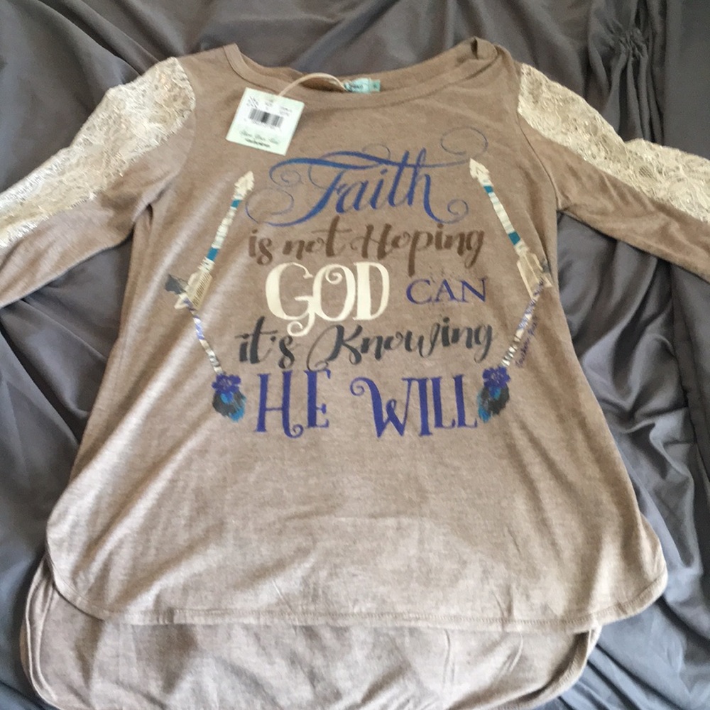 Women's 3/4 sleeve top size small
